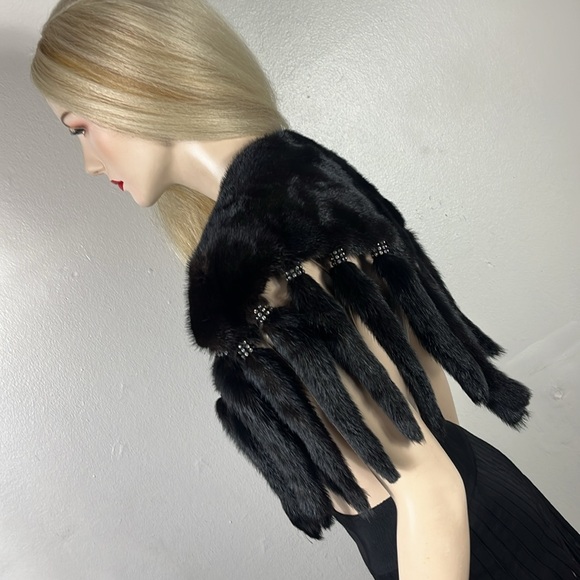 LAZARE’S FUR STOLE/COLLAR - Picture 4 of 9